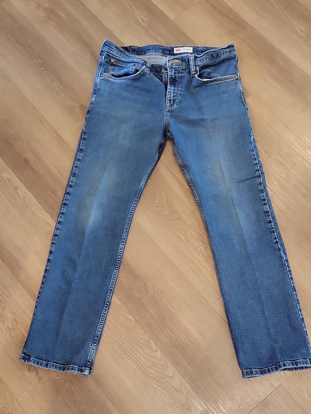 Wrangler Men's Medium Blue Straight Jeans